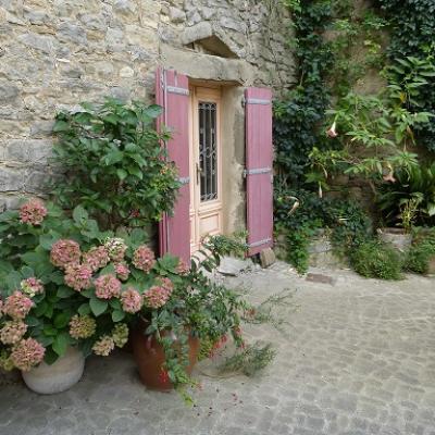 Charming villages of minervois to discover during your French immersion